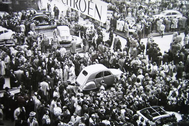 Illustration for article titled 2 Horses 70 Years: Citroƫn 2CV Spot